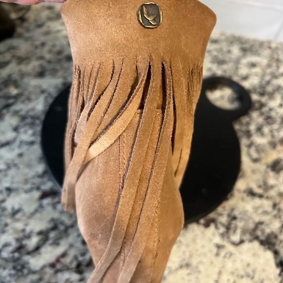 Tan wedge heel suede booties. Super cute with fringe detail. Very comfortable - Picture 4 of 4